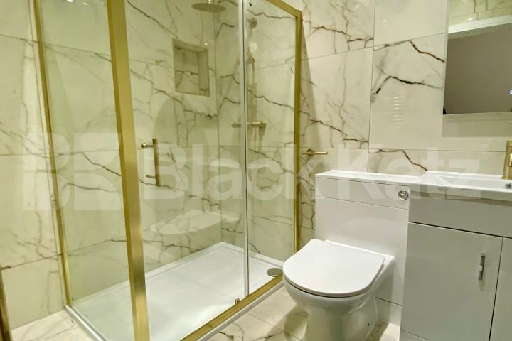 Huge one bedroom split level, newly refurbished apartment with private garden Old Kent Road, Bermondsey / Elephant and Castle